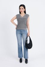 High-end fashion sweater with V-neck mesh vest and tight hem