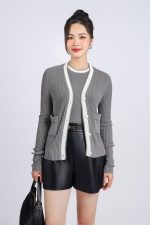 High-end fashionable wool coat with front button closure
