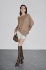 High-end sweater with crew neck, batwing sleeves and fashionable asymmetrical hem