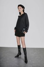 High-end sweater with crew neck, batwing sleeves and fashionable asymmetrical hem