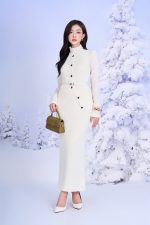 High-end sweater with round neck and buttoned design