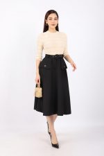 High-end sweater with round neck and loose sleeves