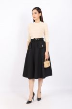 High-end sweater with round neck and loose sleeves