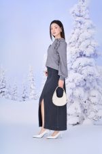 High-end sweater with round neck and shoulder pattern, fashionable flower appliqué, puffed sleeves and styled hem