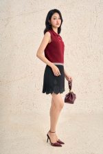 High-end sweater with round neck and sleeveless buttoned hem with line pattern
