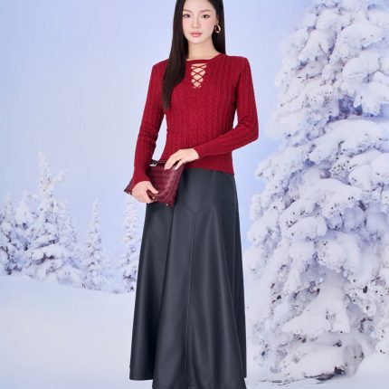 High-end sweater with round neck, knitted wool, fashionable style with elastic hem