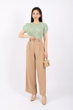 High-end sweater with twisted woven shape and round neck with light puffed sleeves