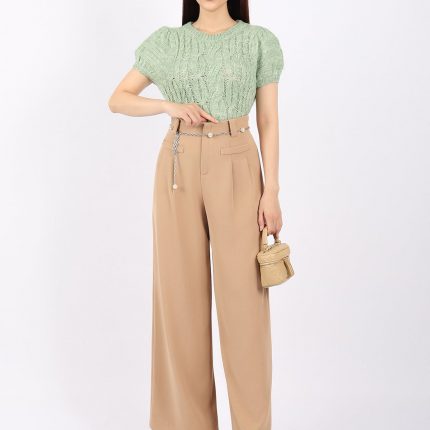 High-end sweater with twisted woven shape and round neck with light puffed sleeves