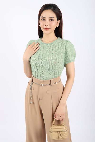 High-end sweater with twisted woven shape and round neck with light puffed sleeves