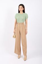 High-end sweater with twisted woven shape and round neck with light puffed sleeves