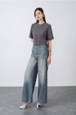 High-quality cotton t-shirt with round neck, crop top, and fashionable border