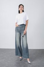High-quality cotton t-shirt with round neck, crop top, and fashionable border