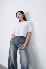 High-quality cotton t-shirt with round neck, crop top, and fashionable border