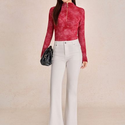 High-quality knitted shirt in mesh fabric with a fitted collar and fashionable long sleeves