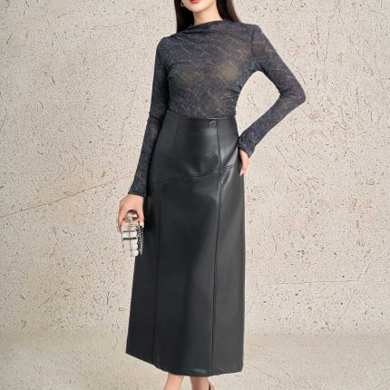 High-quality knitted shirt in shimmering mesh fabric, fashionable high-neck, long-sleeve design