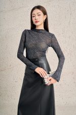 High-quality knitted shirt in shimmering mesh fabric, fashionable high-neck, long-sleeve design