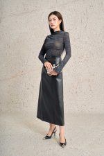 High-quality knitted shirt in shimmering mesh fabric, fashionable high-neck, long-sleeve design