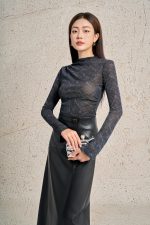 High-quality knitted shirt in shimmering mesh fabric, fashionable high-neck, long-sleeve design