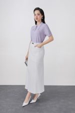 High-quality knitted sweater with German collar and buttoned sleeves, fashionable fitted hem