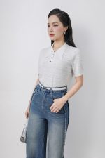 High-quality knitted sweater with German collar and buttoned sleeves, fashionable fitted hem