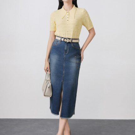 High-quality knitted sweater with German collar and buttoned sleeves, fashionable fitted hem