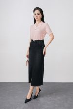 High-quality knitted sweater with German collar and buttoned sleeves, fashionable fitted hem