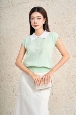 High-quality knitted sweater with loose shape, turn-down sleeves, fashionable stone-embellished collar, stylish elastic hem