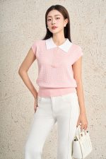 High-quality knitted sweater with loose shape, turn-down sleeves, fashionable stone-embellished collar, stylish elastic hem