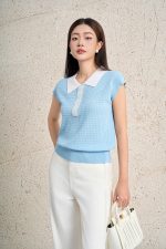 High-quality knitted sweater with loose shape, turn-down sleeves, fashionable stone-embellished collar, stylish elastic hem