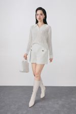 High-quality knitted sweater with round neck and long sleeves with elastic hem