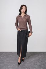 High-quality knitted sweater with round neck and long sleeves with elastic hem