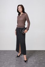 High-quality knitted sweater with round neck and long sleeves with elastic hem