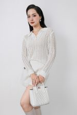 High-quality knitted sweater with round neck and long sleeves with elastic hem