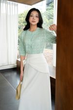 High-quality knitted sweater with round neck, loose sleeves, fashionable buttoned body