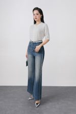 High-quality knitted sweater with round neck, loose sleeves, fashionable buttoned body