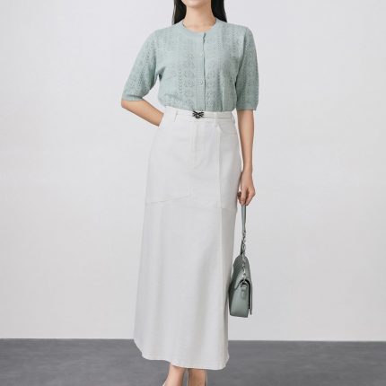 High-quality knitted sweater with round neck, loose sleeves, fashionable buttoned body