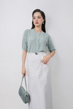 High-quality knitted sweater with round neck, loose sleeves, fashionable buttoned body