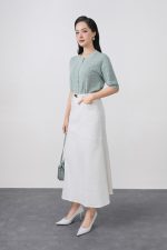 High-quality knitted sweater with round neck, loose sleeves, fashionable buttoned body
