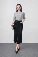 High-quality knitted sweater with round neck, loose sleeves, fashionable buttoned body