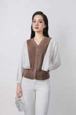 High-quality knitted sweater with V-neck, loose shape, batwing sleeves, buttoned body, styled with elastic hem