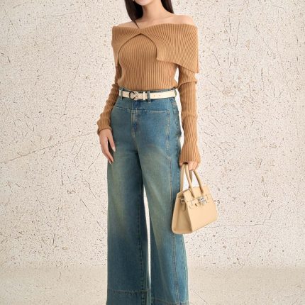 High-quality ribbed wool sweater with fashionable off-the-shoulder design