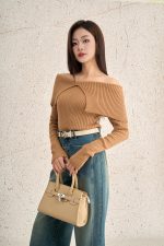 High-quality ribbed wool sweater with fashionable off-the-shoulder design
