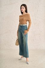 High-quality ribbed wool sweater with fashionable off-the-shoulder design