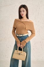 High-quality ribbed wool sweater with fashionable off-the-shoulder design
