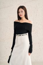 High-quality ribbed wool sweater with fashionable off-the-shoulder design