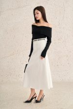 High-quality ribbed wool sweater with fashionable off-the-shoulder design