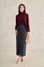 High-quality straight sweater with high neck and wide sleeves