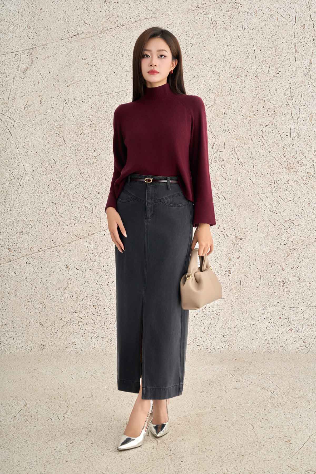 High-quality straight sweater with high neck and wide sleeves High-quality straight sweater with high neck and wide sleeves
