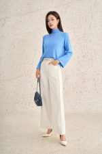 High-quality straight sweater with high neck and wide sleeves
