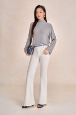 High-quality straight sweater with high neck and wide sleeves